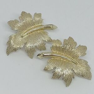 * vintage Emmons signed gold tone leaf clip on earrings